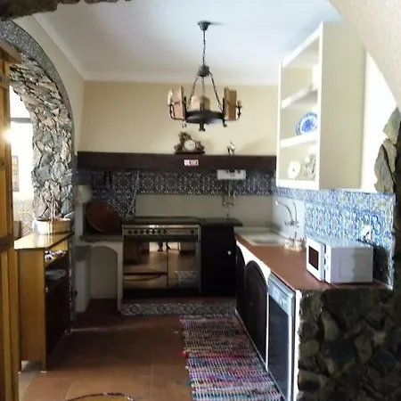 אכסניה Adega Cem Cantos Da Serra