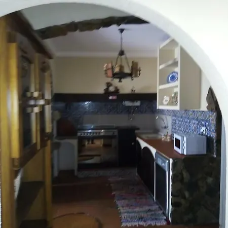 אכסניה Adega Cem Cantos Da Serra *